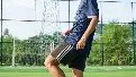 藏地少年丁真喜签旅游企业，月薪三千引关注